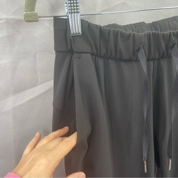 Lululemon On The Fly Pant Woven Size 4 Drawstring Pockets - Picture 6 of 8